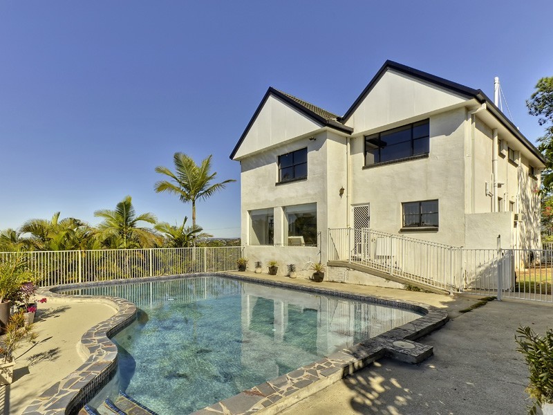 1115 South Pine Road, Arana Hills QLD 4054