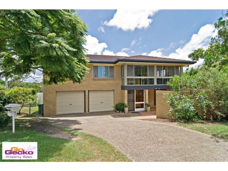 1136 South Pine Road, Arana Hills QLD 4054