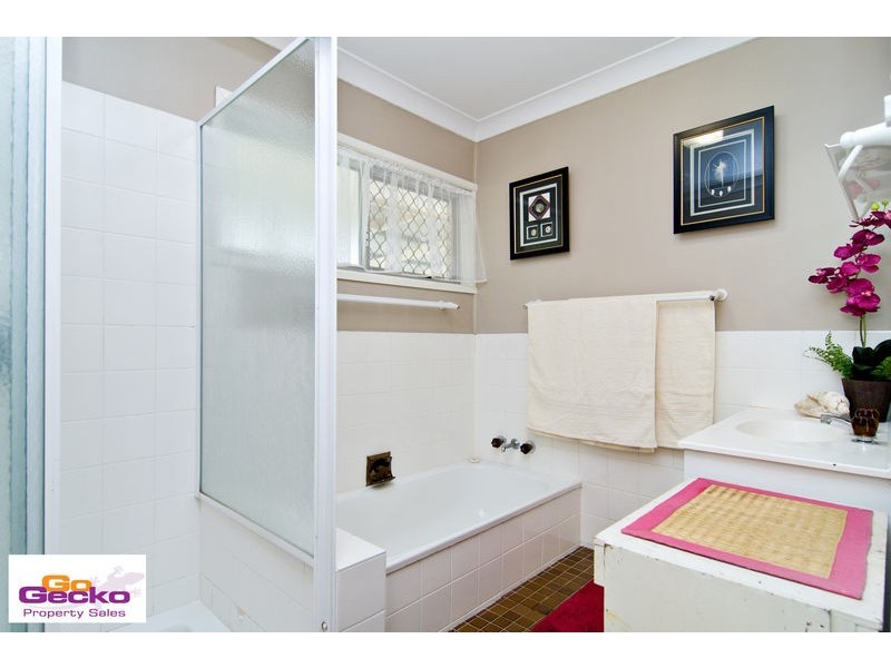 1136 South Pine Road, Arana Hills QLD 4054