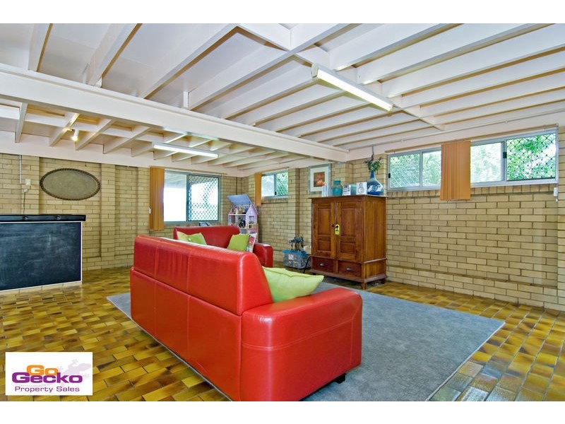 1136 South Pine Road, Arana Hills QLD 4054