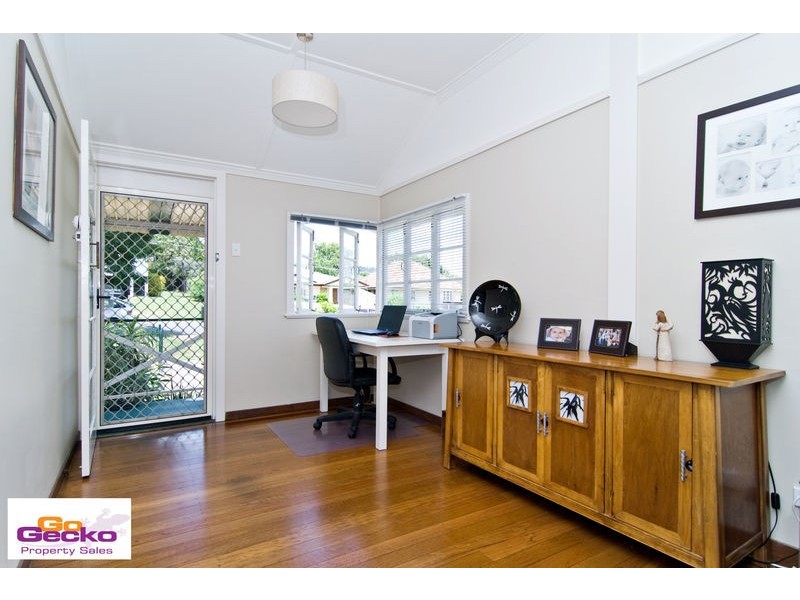 10 Rolleston Street, Keperra QLD 4054