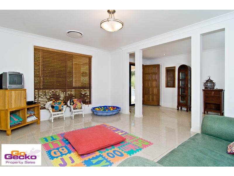 16 Balmoral Road, Samford QLD 4520