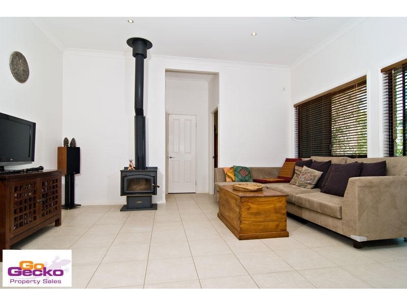 16 Balmoral Road, Samford QLD 4520