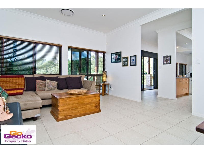 16 Balmoral Road, Samford QLD 4520