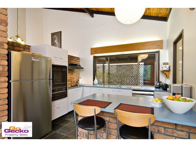 14 Leonarda Drive, Arana Hills QLD 4054