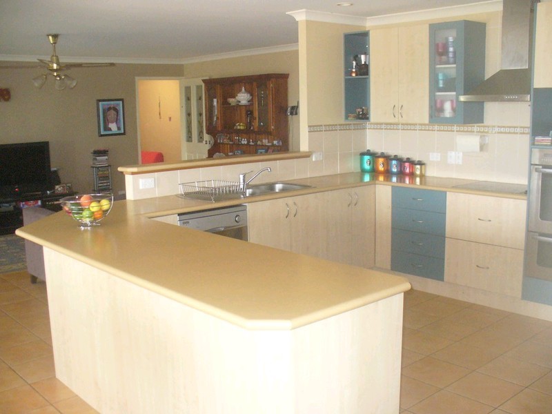 60 Reginald Avenue, Arana Hills QLD 4054