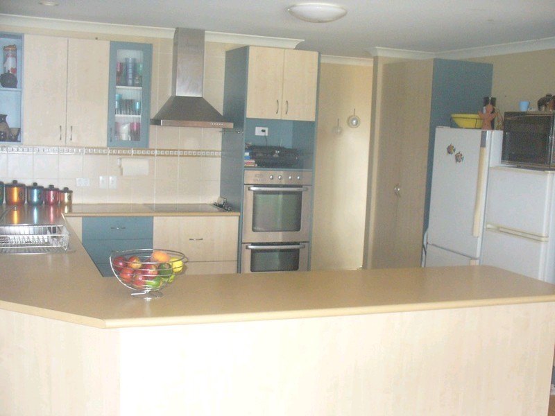 60 Reginald Avenue, Arana Hills QLD 4054