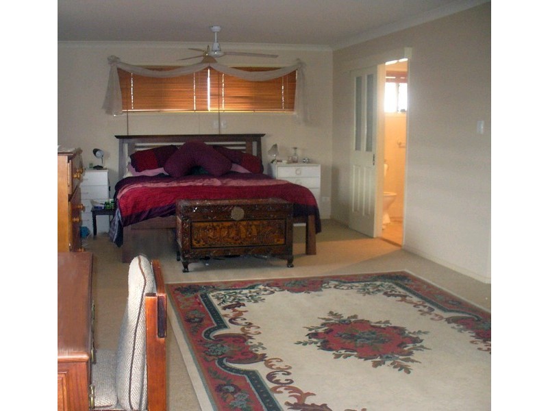 60 Reginald Avenue, Arana Hills QLD 4054