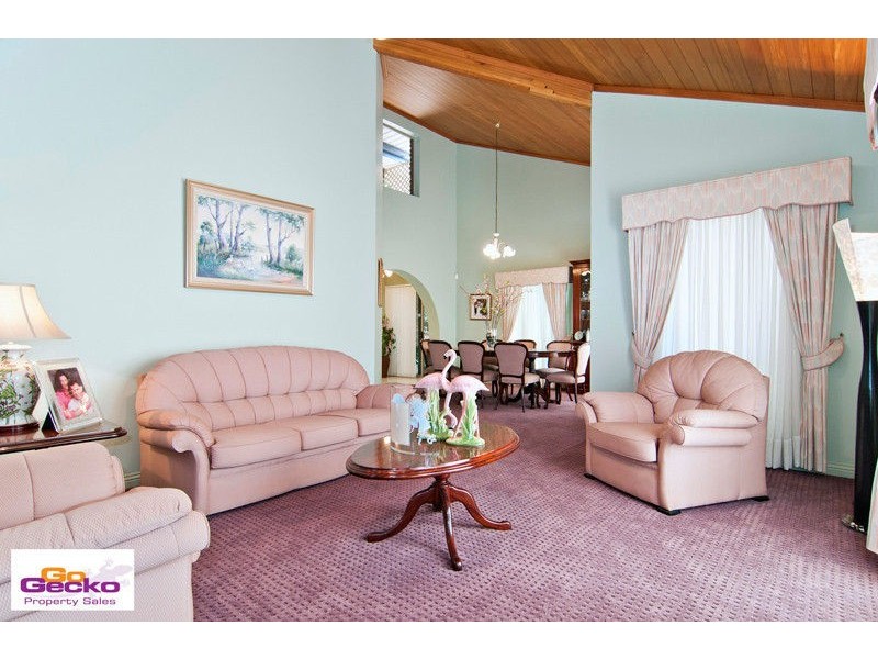 8 Lazenby Street, Mcdowall QLD 4053