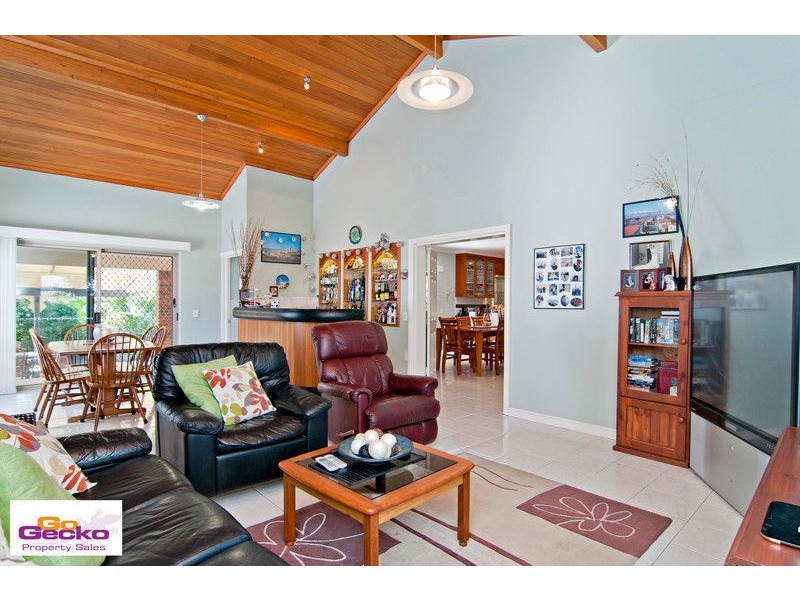 8 Lazenby Street, Mcdowall QLD 4053