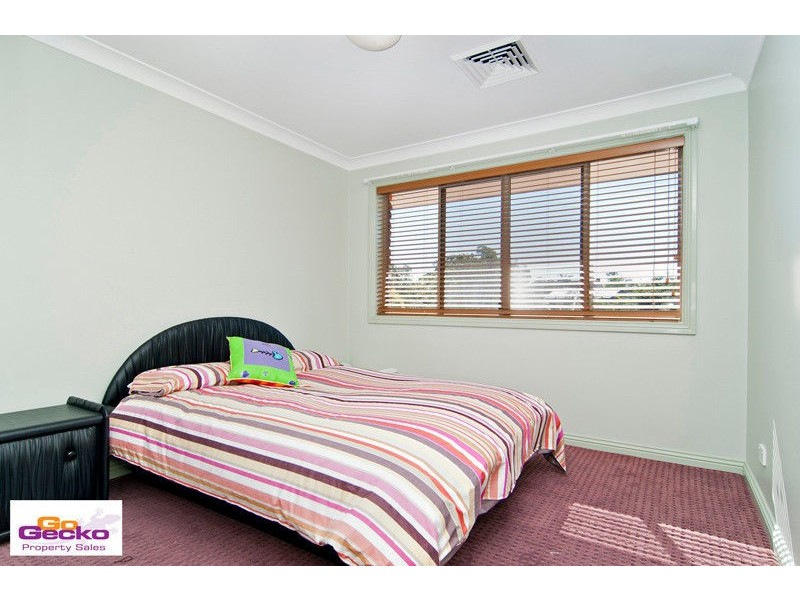 8 Lazenby Street, Mcdowall QLD 4053