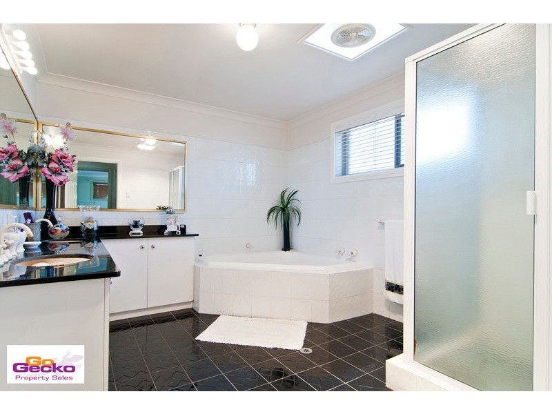 8 Lazenby Street, Mcdowall QLD 4053