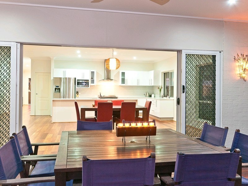 8 Shearers Close, Ferny Hills QLD 4055