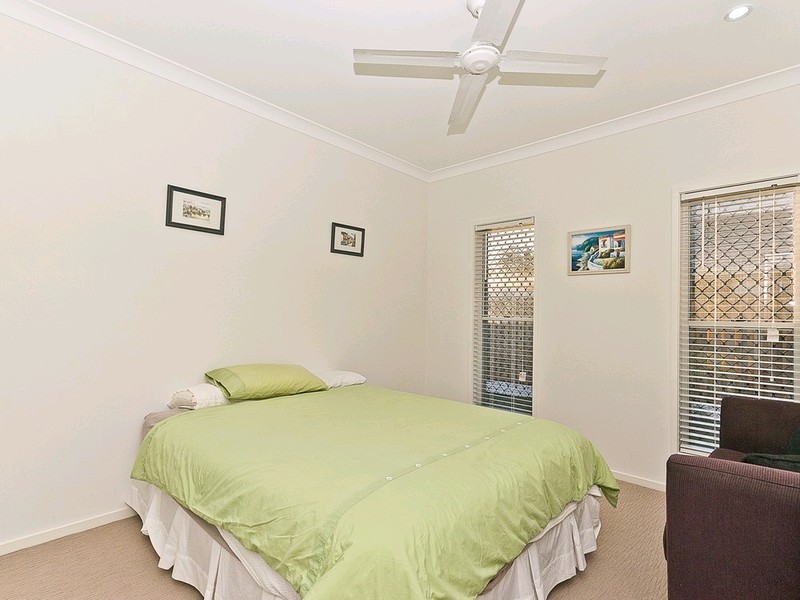 8 Shearers Close, Ferny Hills QLD 4055