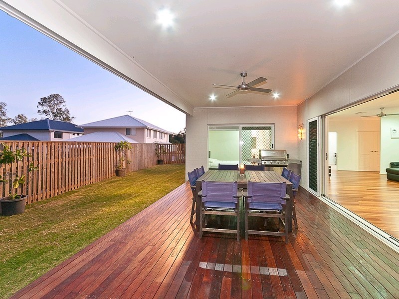 8 Shearers Close, Ferny Hills QLD 4055