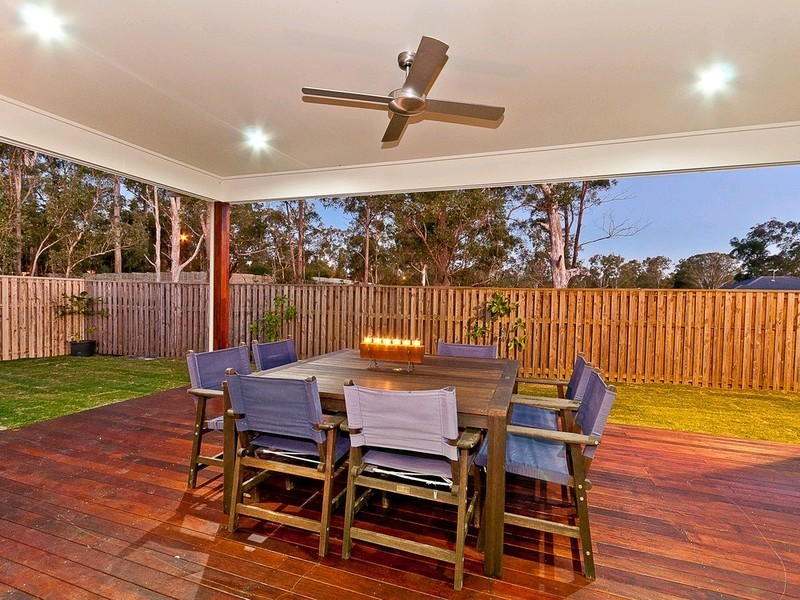 8 Shearers Close, Ferny Hills QLD 4055