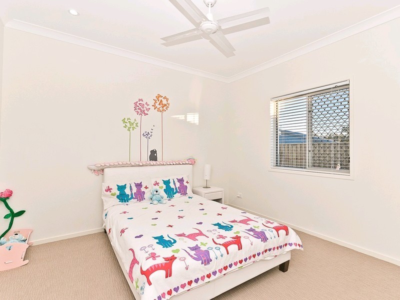 8 Shearers Close, Ferny Hills QLD 4055