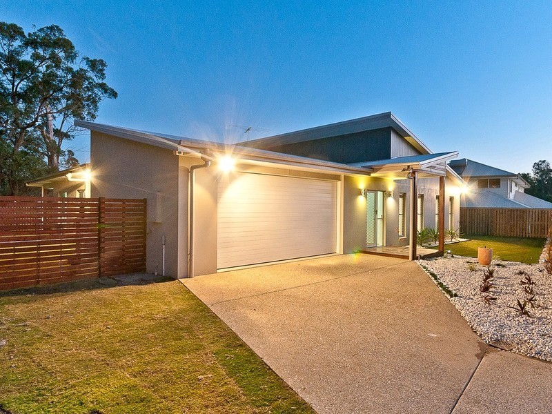 8 Shearers Close, Ferny Hills QLD 4055