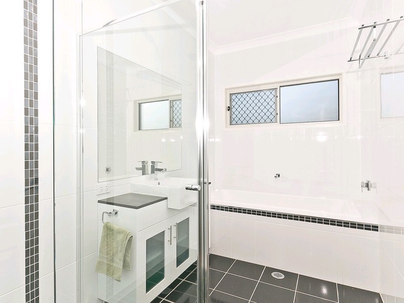 8 Shearers Close, Ferny Hills QLD 4055