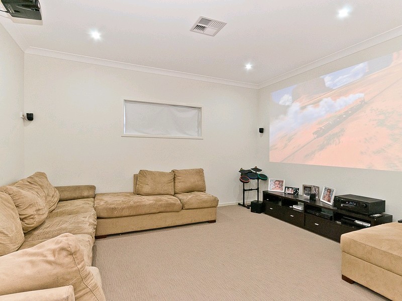 8 Shearers Close, Ferny Hills QLD 4055