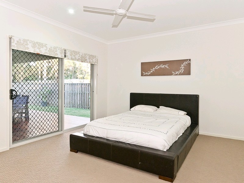 8 Shearers Close, Ferny Hills QLD 4055