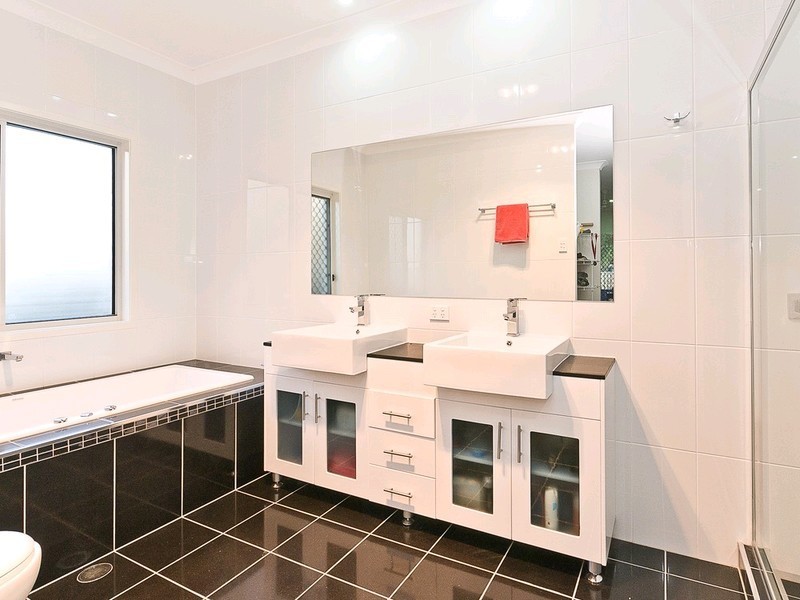 8 Shearers Close, Ferny Hills QLD 4055