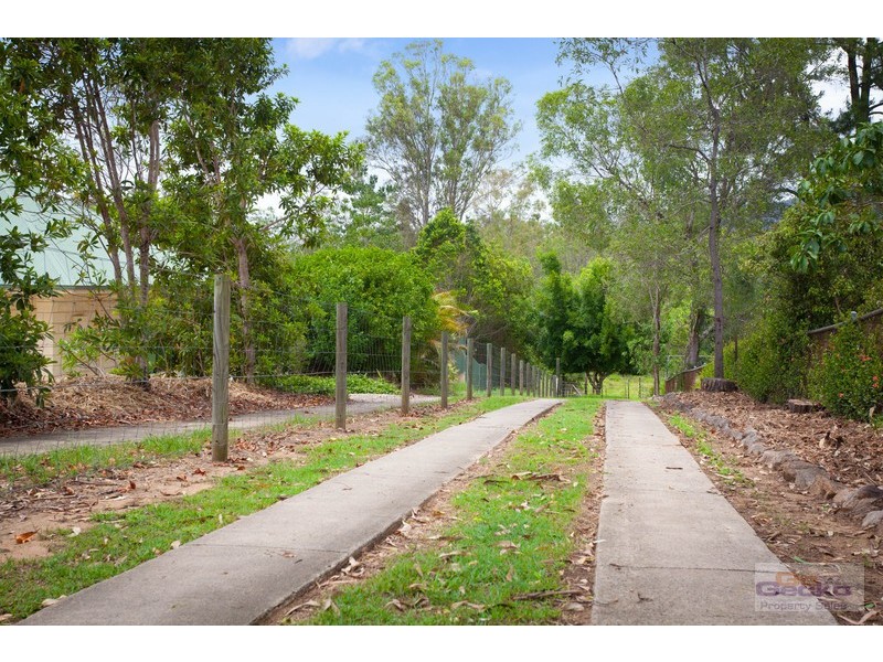 24 Trentham Place, Samford Village QLD 4520