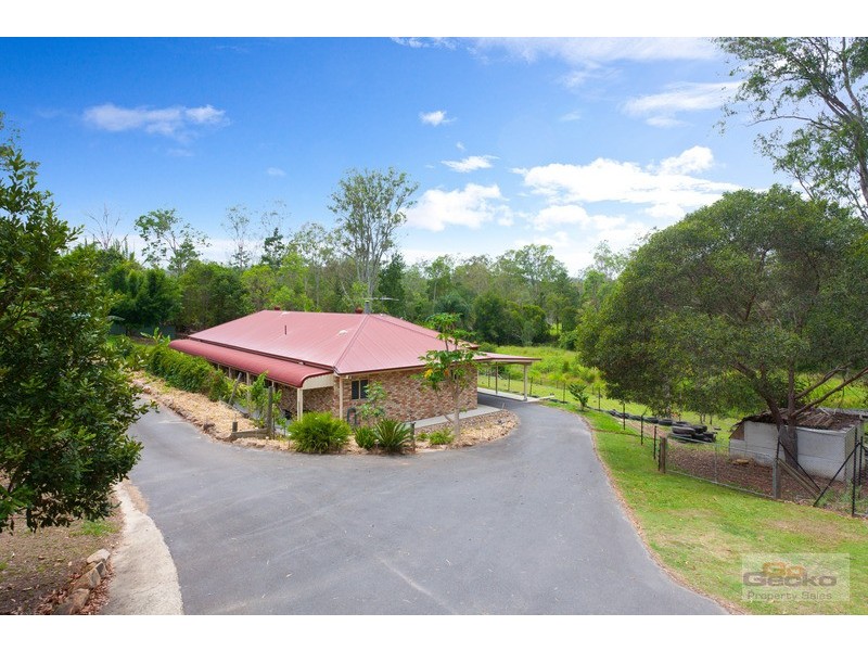 24 Trentham Place, Samford Village QLD 4520