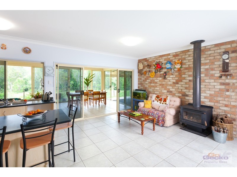24 Trentham Place, Samford Village QLD 4520