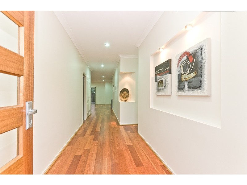 8 Shearers Close, Ferny Hills QLD 4055