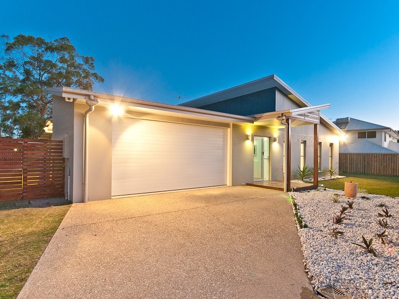 8 Shearers Close, Ferny Hills QLD 4055