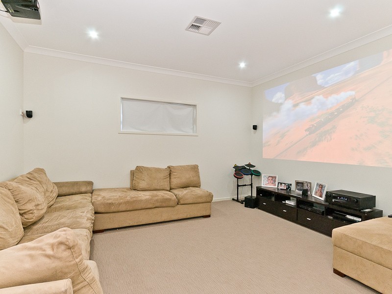 8 Shearers Close, Ferny Hills QLD 4055