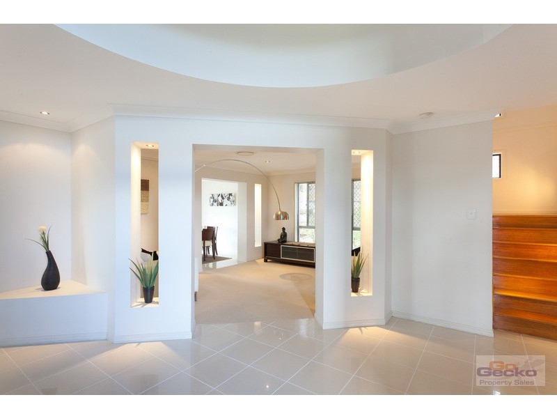 5 Quandong Crescent, Arana Hills QLD 4054