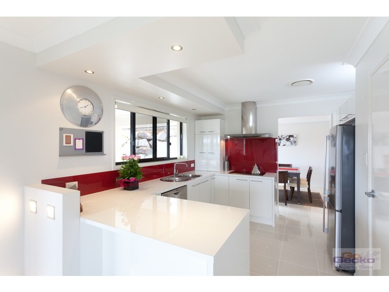 5 Quandong Crescent, Arana Hills QLD 4054