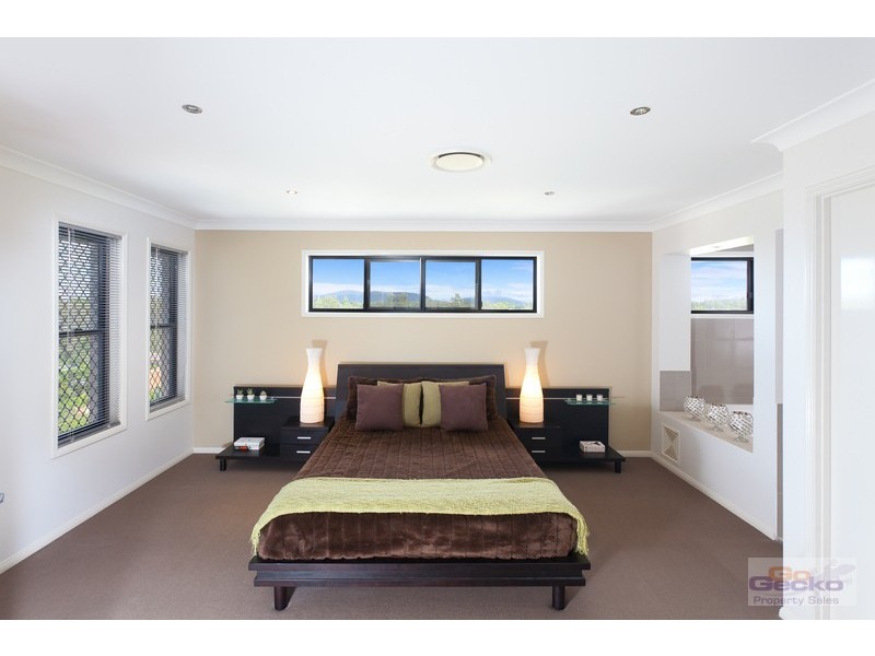 5 Quandong Crescent, Arana Hills QLD 4054