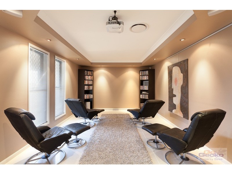 5 Quandong Crescent, Arana Hills QLD 4054