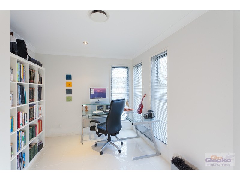 5 Quandong Crescent, Arana Hills QLD 4054