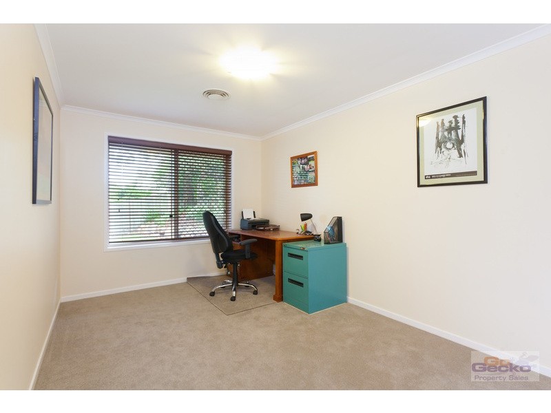 9 Delvin Court, Arana Hills QLD 4054