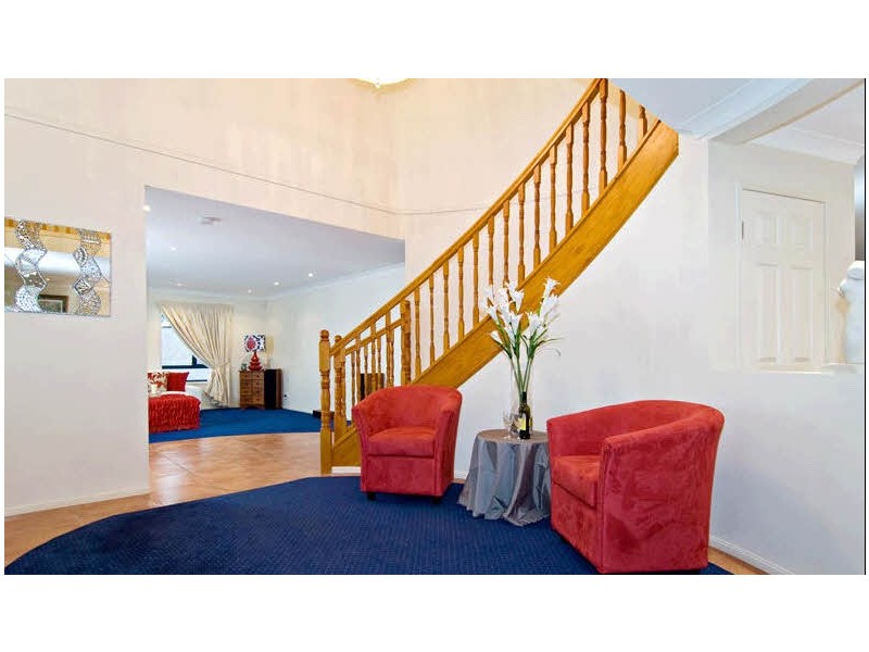 4 Alan Court, Arana Hills QLD 4054