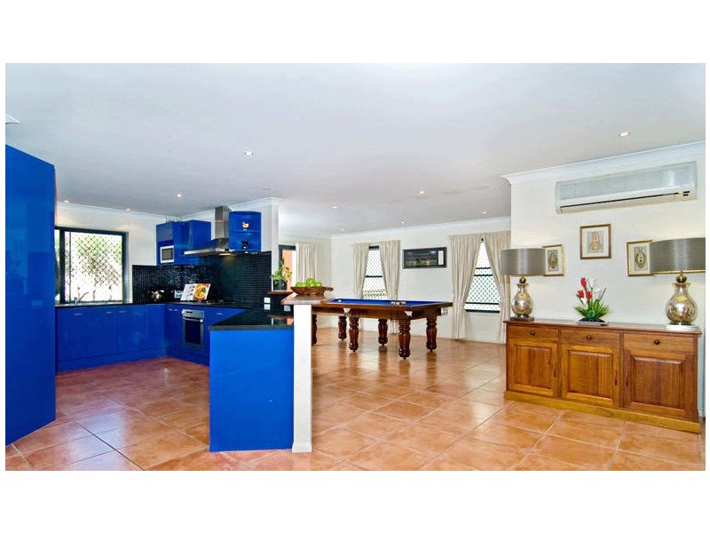 4 Alan Court, Arana Hills QLD 4054