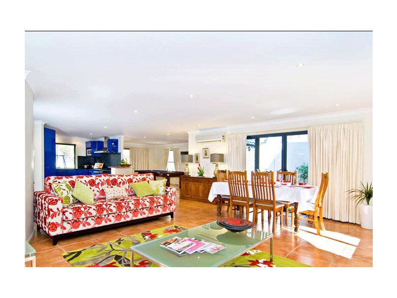 4 Alan Court, Arana Hills QLD 4054