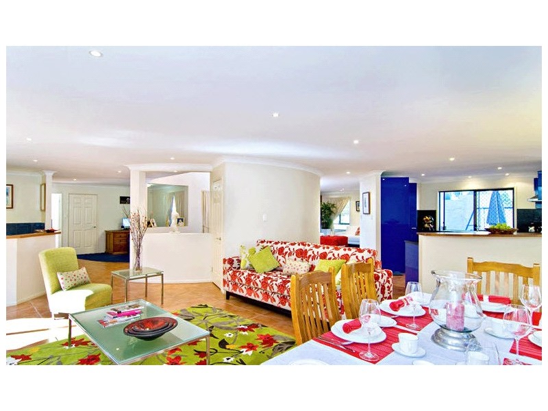 4 Alan Court, Arana Hills QLD 4054