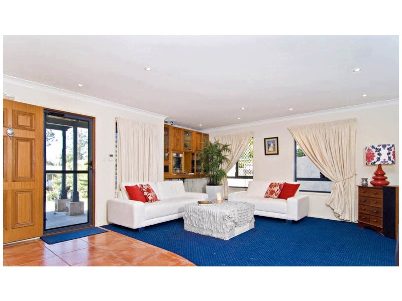 4 Alan Court, Arana Hills QLD 4054