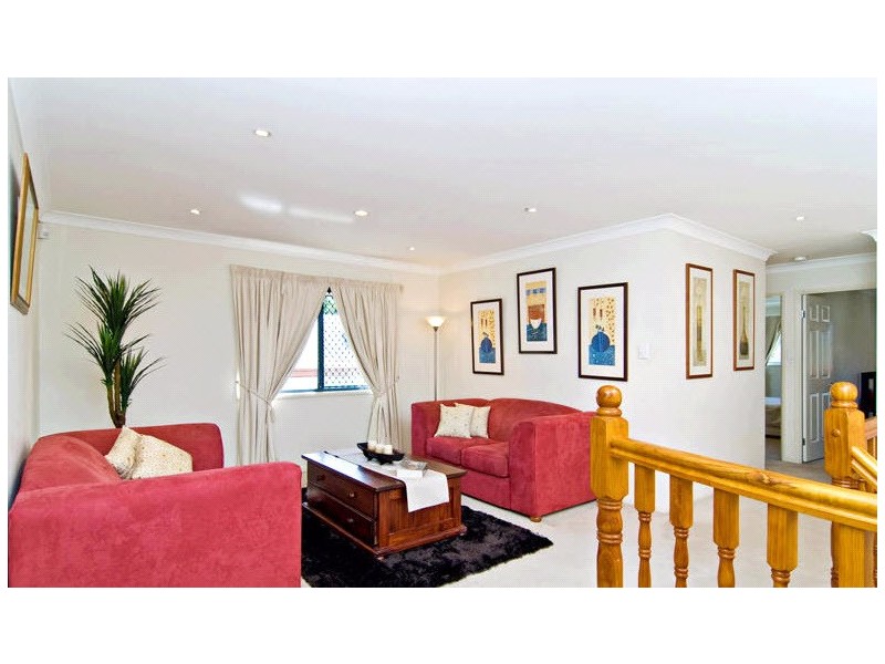 4 Alan Court, Arana Hills QLD 4054