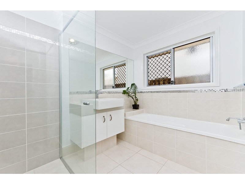 24 Woolshed Street, Ferny Hills QLD 4055