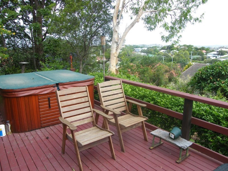 5 Wilgarning Street, Stafford Heights QLD 4053