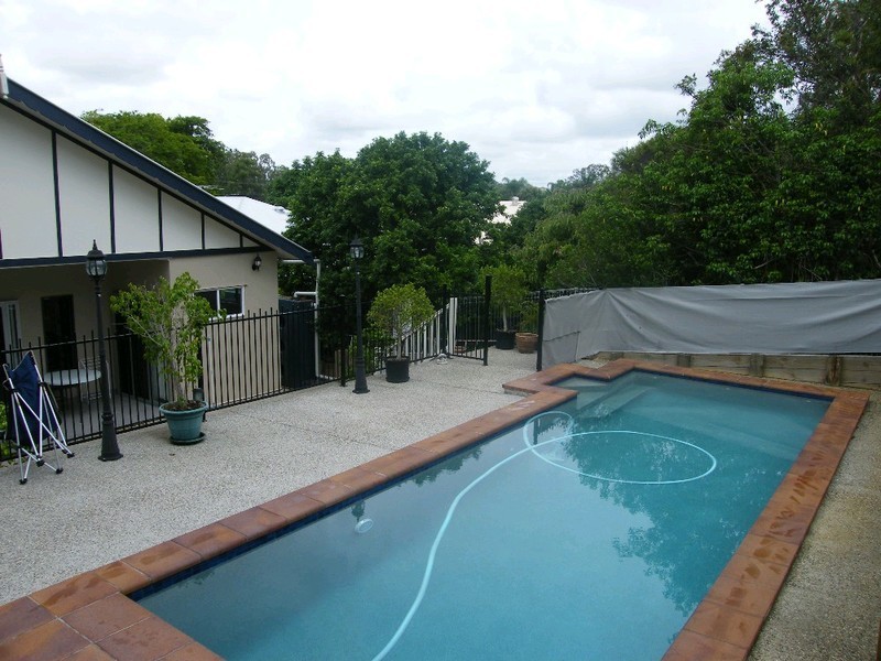 6 Lanham Crescent, Newmarket QLD 4051