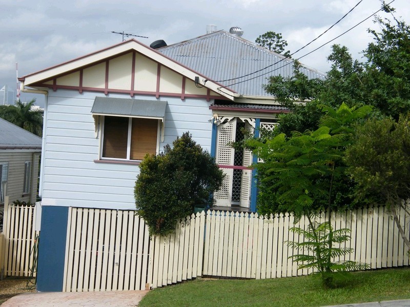 129 Main Avenue, Windsor QLD 4030