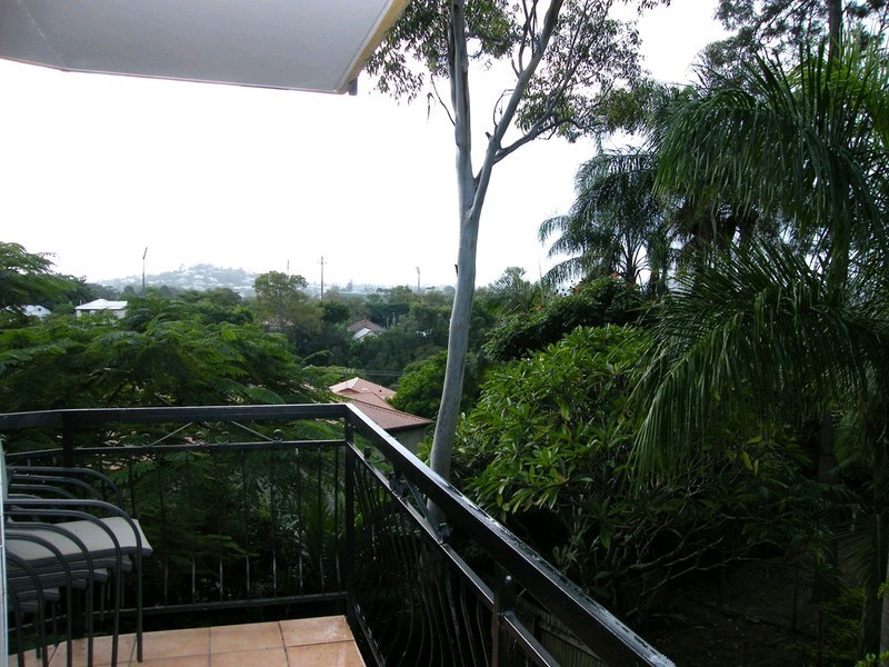 2/25 Scott Road, Herston QLD 4006