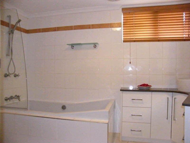 2/25 Scott Road, Herston QLD 4006